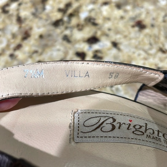 BRIGHTON VILLA patent leather sling back heels.  7.5M - Picture 7 of 8